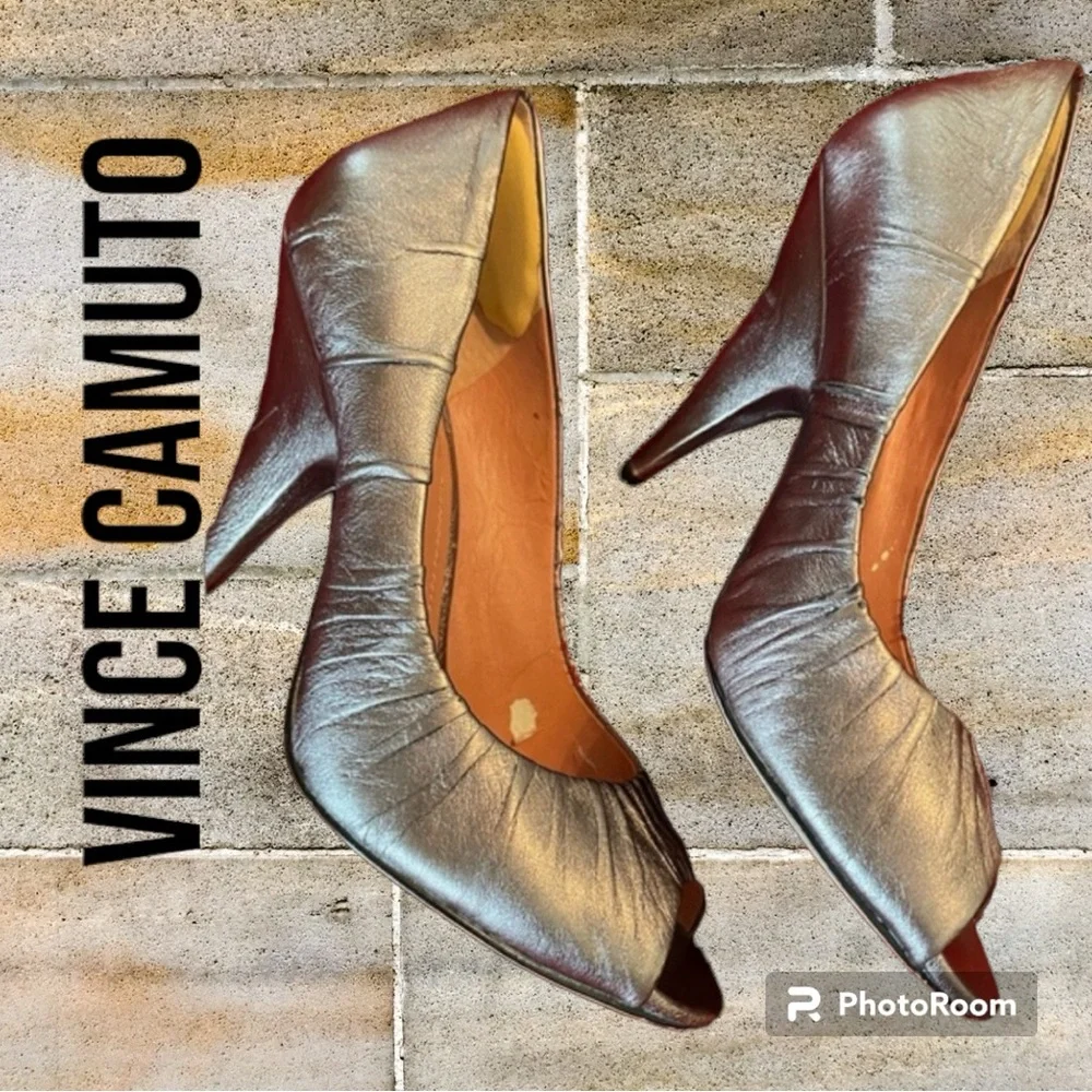 VINCE CAMUTO 👠SHE’S THE RIGHT SHOE FOR YOU Pewter Peep toe pump 6B Gently Worn